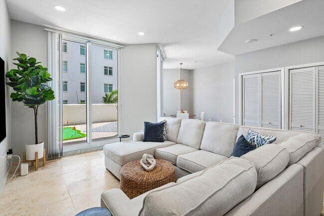 Building Photo - 255 Evernia St