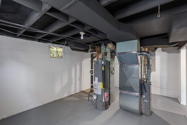 Building Photo - Benson Beauty!