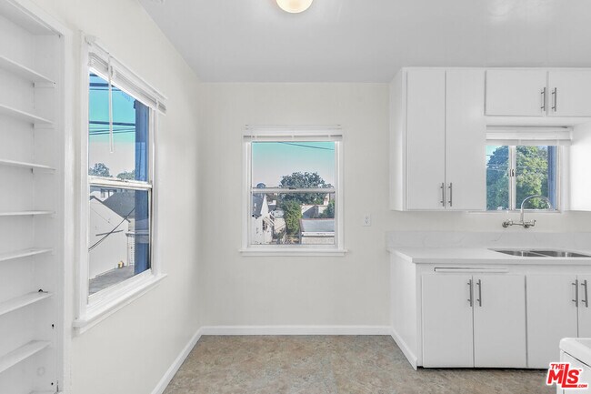 Building Photo - 1042 Sonora Ave