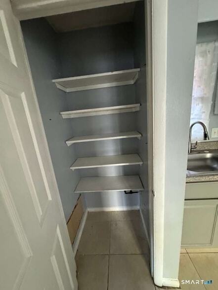 Building Photo - 240 Oak St