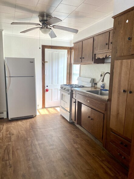 Building Photo - 113 Pleasant St