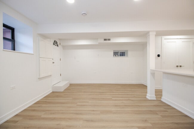 Building Photo - 1139 N Winchester Ave