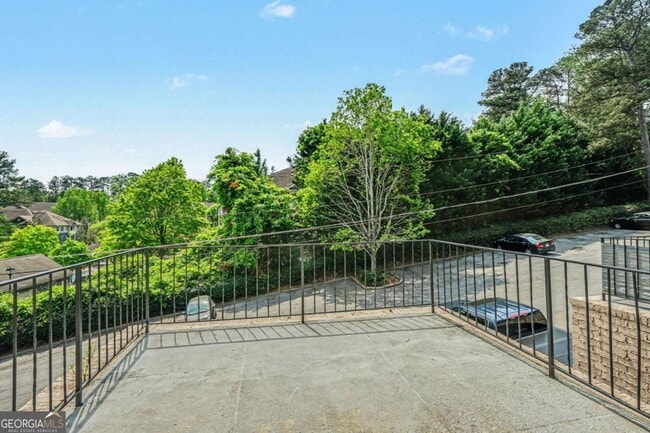 Building Photo - 2805 Northeast Expy