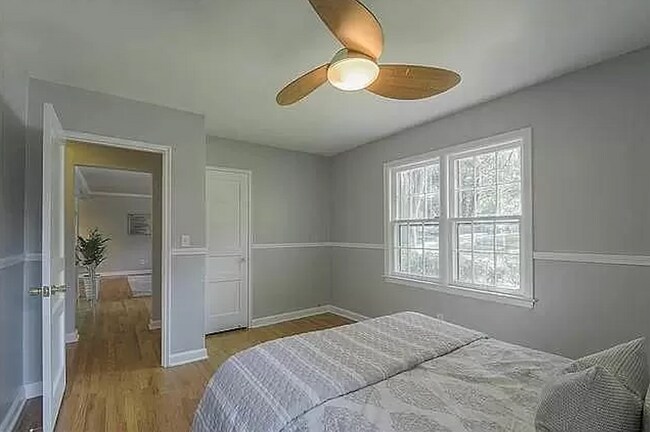 Building Photo - 5036 Mission Rd