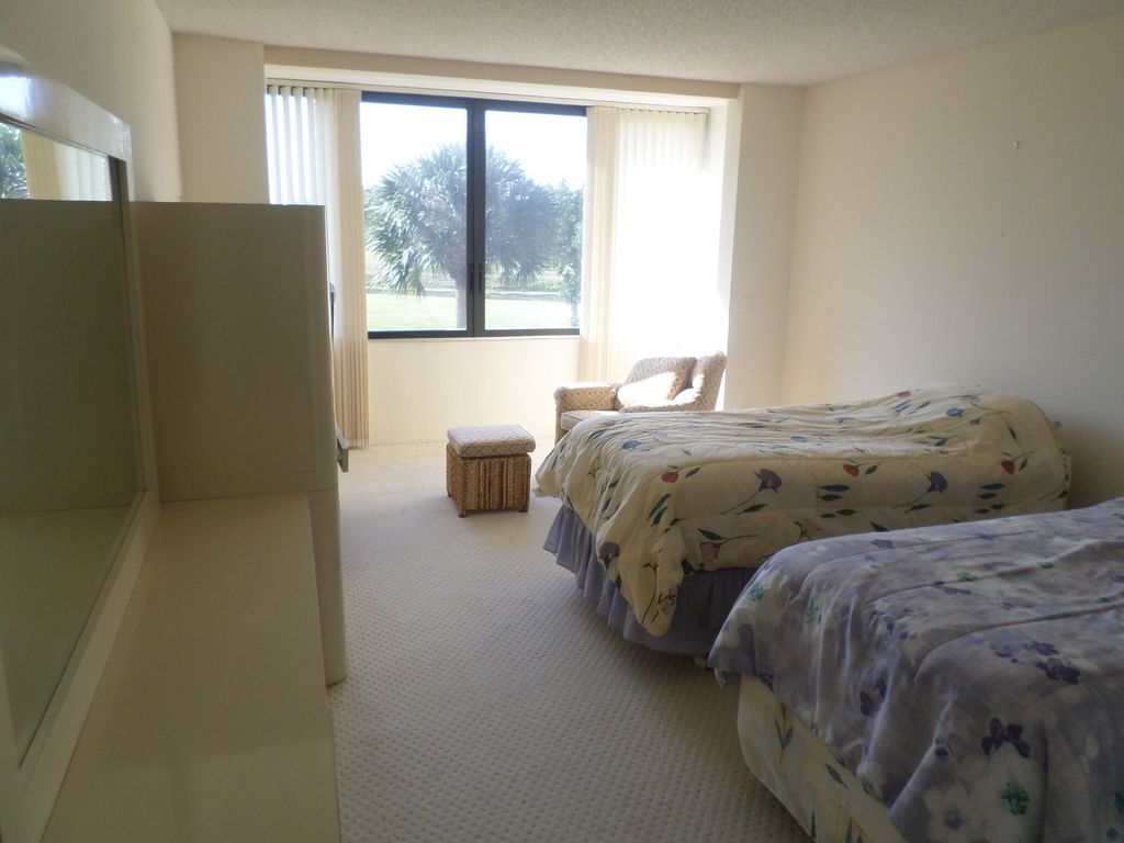 Building Photo - 4770 Fountains Dr S