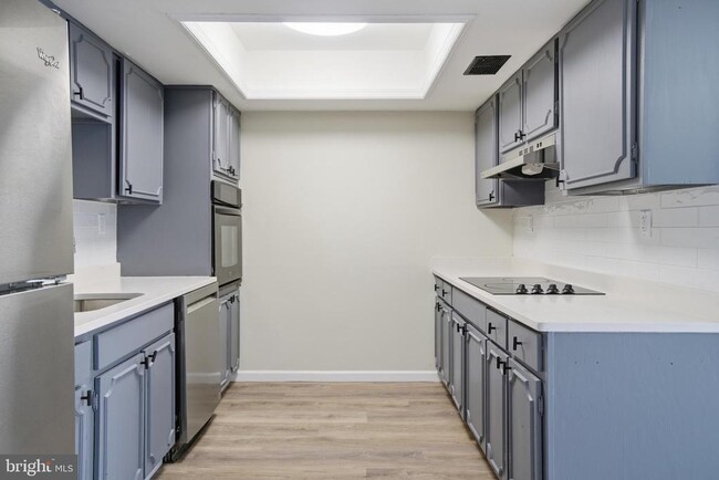 Building Photo - 7 Riverview Pl