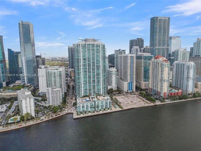 Building Photo - 1331 Brickell Bay Dr
