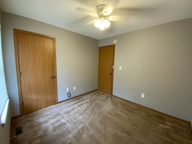 Building Photo - 3566-3568 Prescott Dr