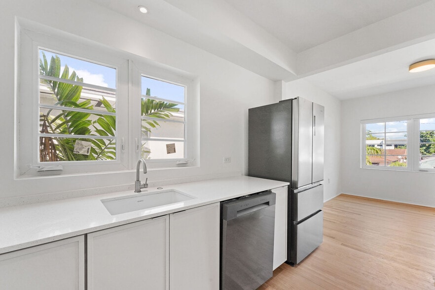 Building Photo - 3705 Ponce de Leon Blvd