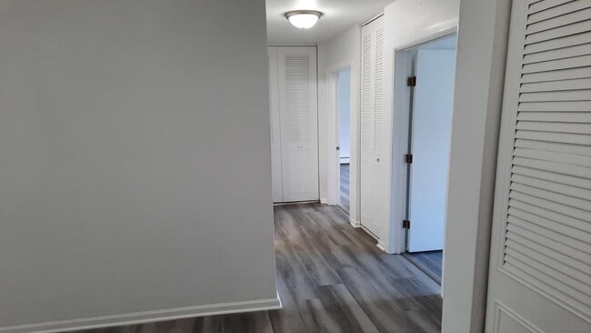 Building Photo - Spacious & Updated 2-Bed, 2-Bath Condo in ...