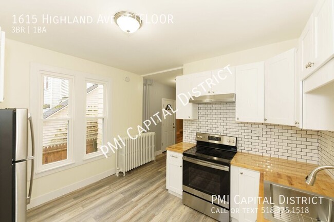 Building Photo - Newly Remodeled 3 bed/1 bath Apt w/ W/D Ho...