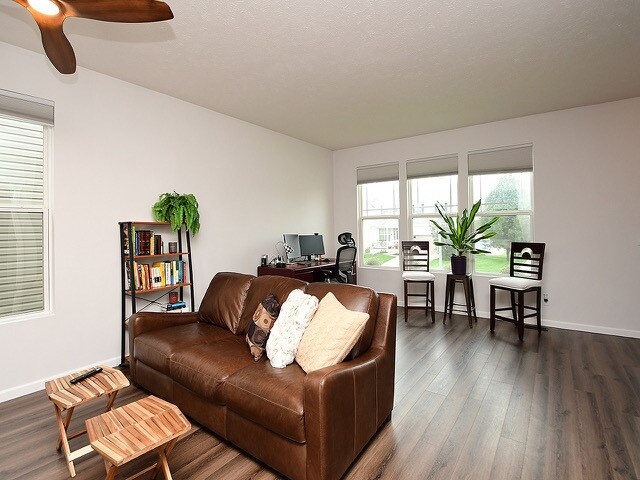 Building Photo - 14902 Mormon St