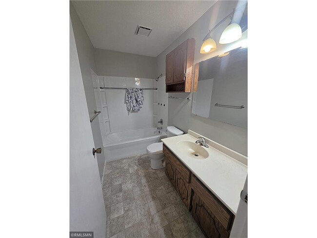 Building Photo - 333 Odanah Ave