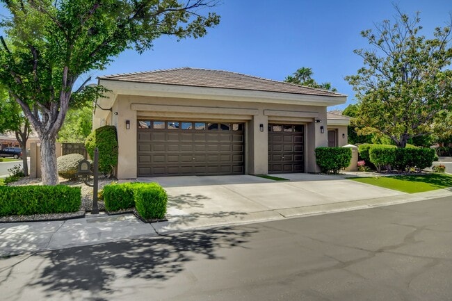 Building Photo - Single Story in Country Club Hills!
