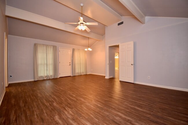 Building Photo - Spacious 4 bedroom 3 bathroom home with large yard and 2 car garage