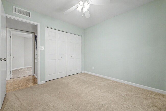 Building Photo - 1056 W Pecos Ave
