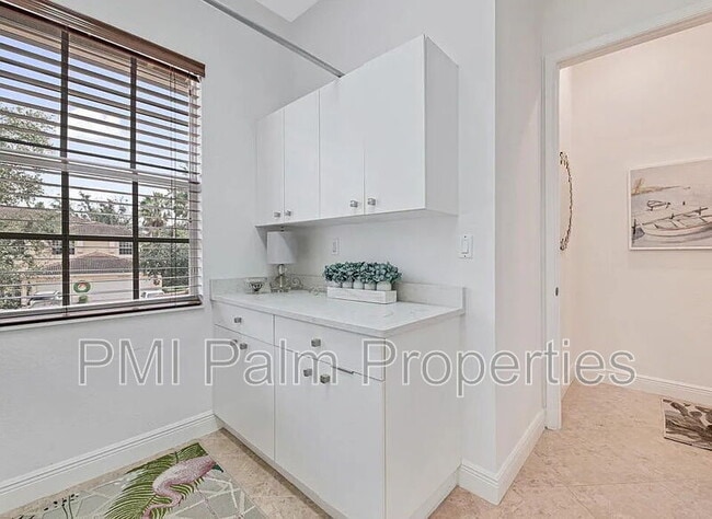 Building Photo - 9773 Bowline Dr