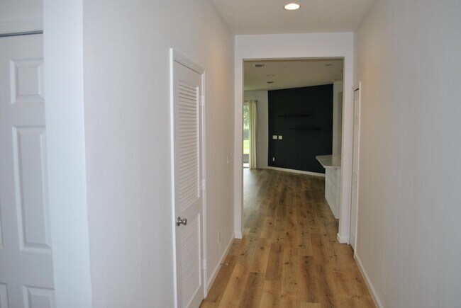 Building Photo - 612 Champion Ridge Dr