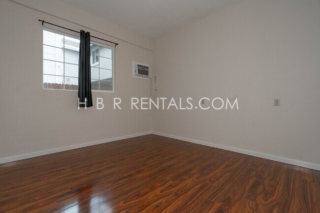 Building Photo - 1582 Peony Dr