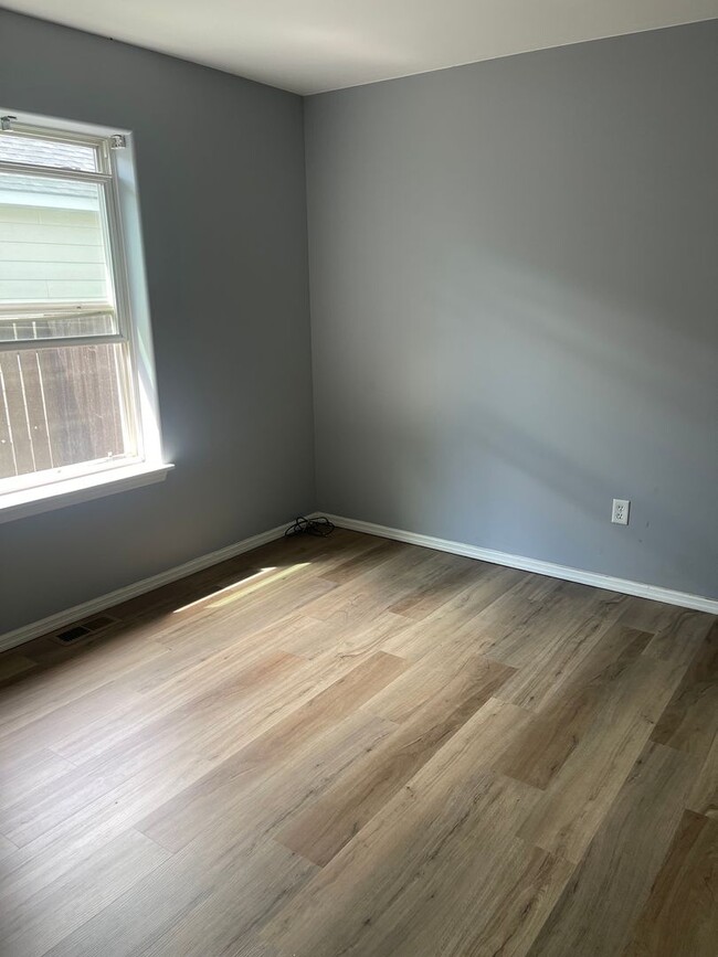 Building Photo - Charming 3 Bed, 2 Bath Home in Prime Belgr...