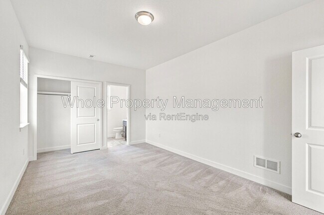 Building Photo - 15612 W Floyd Dr