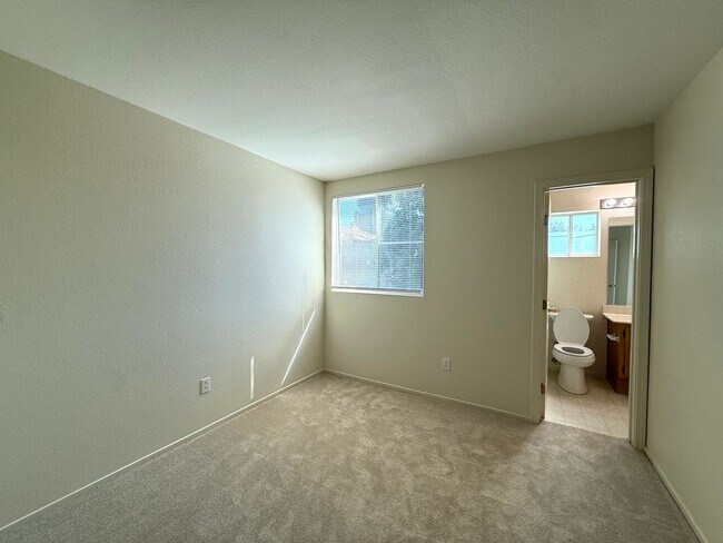 Building Photo - 3 Bed 2.5 Ba 2 Story 2 Car Garage in Folsom!