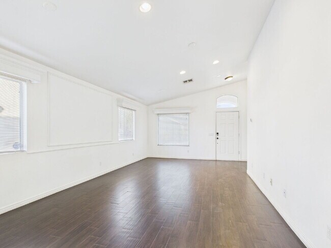 Building Photo - Charming Butler Place Home with a Swimming Pool