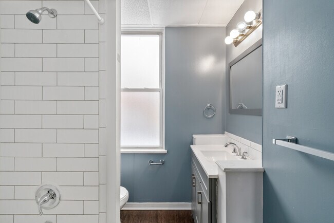 Building Photo - 439 Kingsboro St