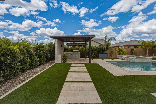 Building Photo - Stunning Gilbert Home Located in the Beautiful Belrose Gated Community!
