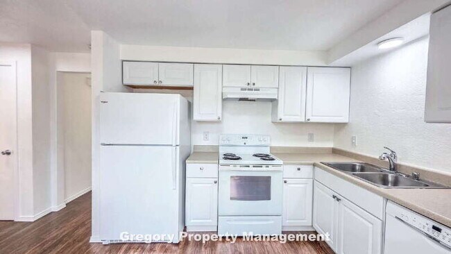 Building Photo - 5830 East Dr