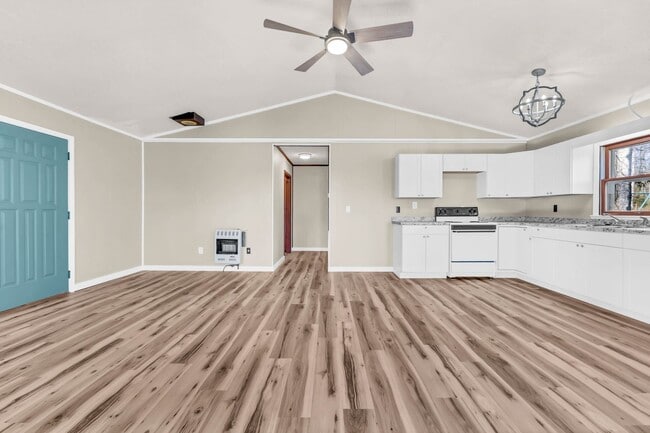 Building Photo - Dover Area-Renovated