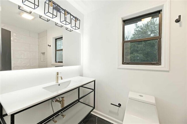 Building Photo - 1487 Springwood Dr SE