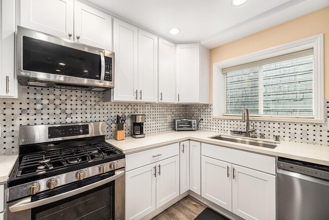 Building Photo - 2531 Wallace St