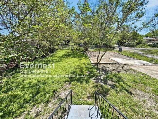 Building Photo - 929 6th Pl
