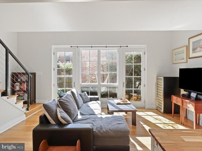 Building Photo - 631 D St SE