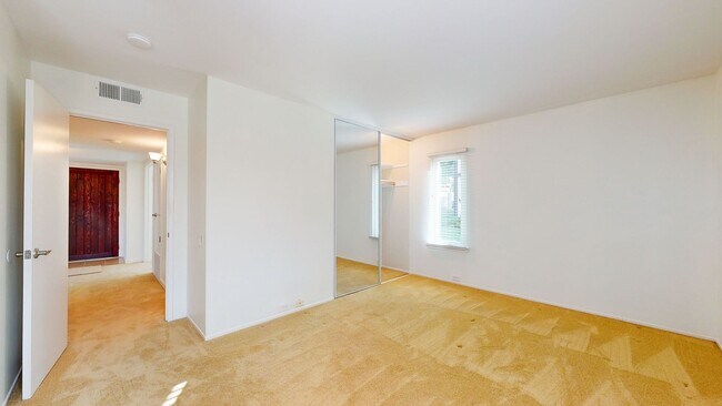 Building Photo - Beautiful Condo Available in Villa Moraga ...