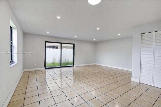 Building Photo - 1721 SW 40th Terrace