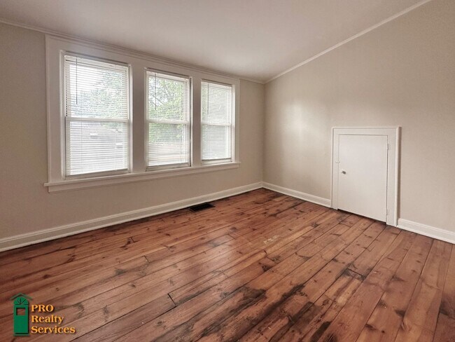 Building Photo - 4 Bedroom Home Close to Theodore Wirth Park