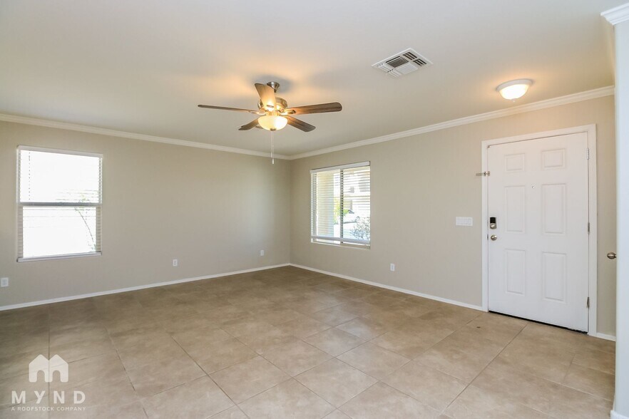 Building Photo - 2576 S Chaparral Rd