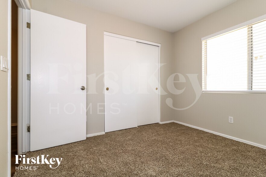 Building Photo - 2211 N 115th Ln