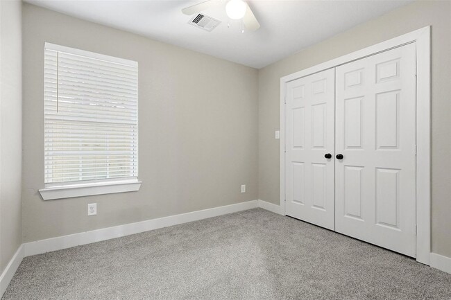 Building Photo - 9716 Fillmore St