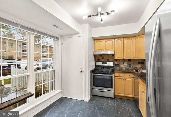 Building Photo - 1949 Kennedy Dr