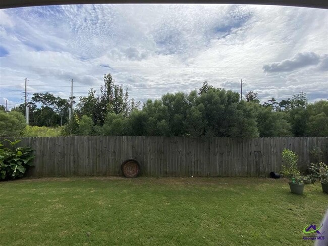 Building Photo - 552 Grand Ave