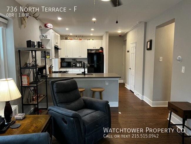 Building Photo - 736 North Terrace
