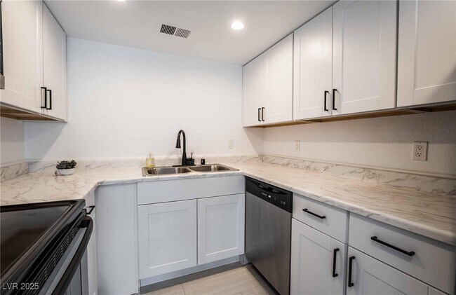 Building Photo - 1133 Willow Tree Dr