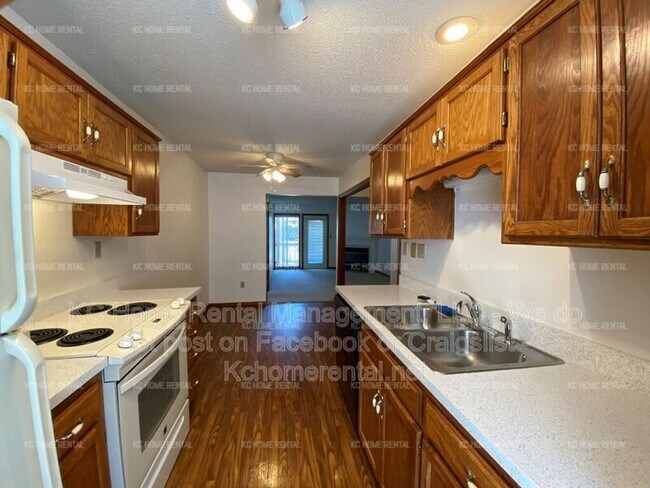 Building Photo - 8002 NW 79th Pl