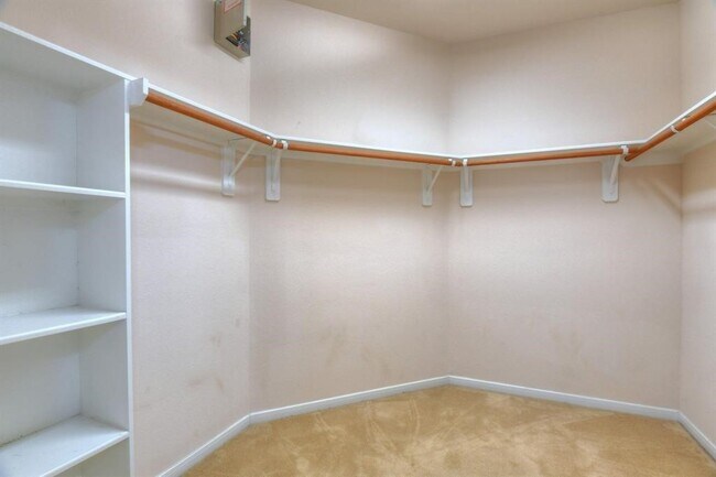 Building Photo - 4711 Bellows View Dr