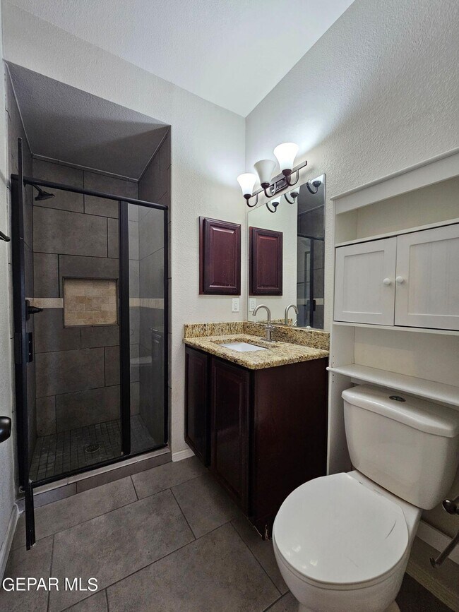 Building Photo - 777 Aislaby St