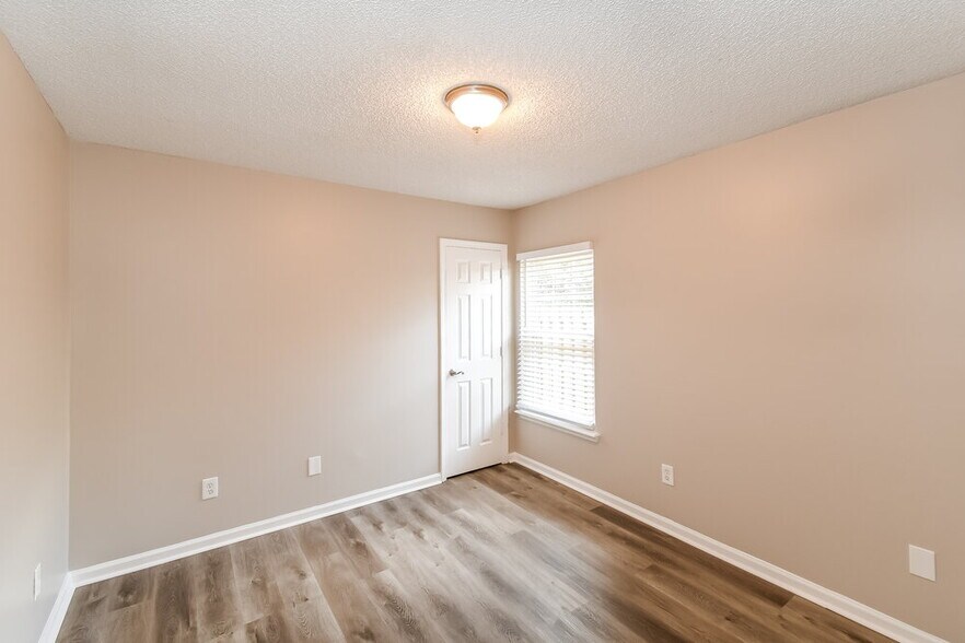 Building Photo - 425 Queen Anne Ct
