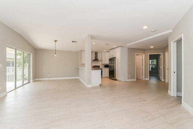 Building Photo - Sunny Lakeview 3BR / 2BA Home in Gated Community in North Naples, FL